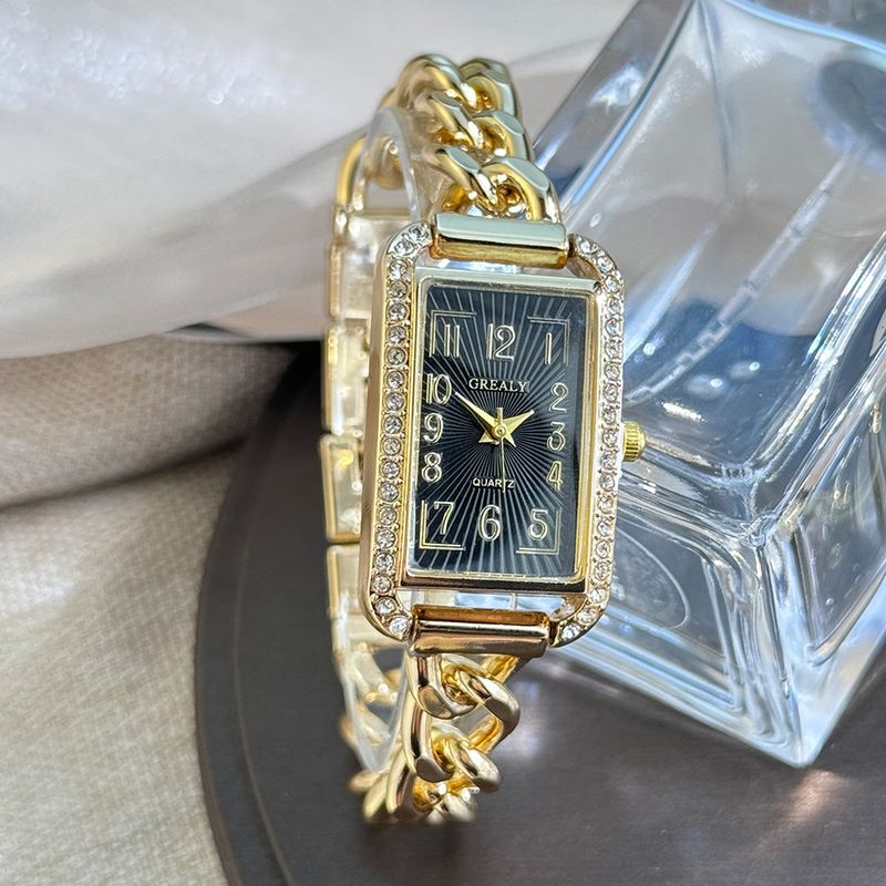 Orologio da donna di alta gamma con quadrante quadrato intarsiato in stile inglese, squisito, con catena di moda_voghion.com