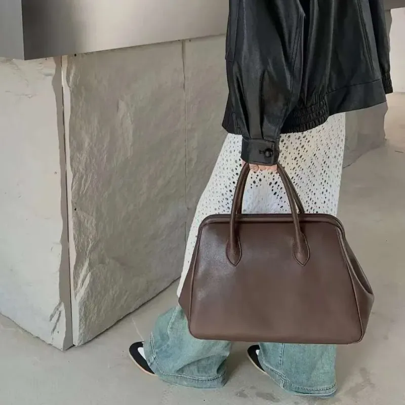 Designer 2025 New Vegetable Tanned Cowhide Shell Niche Retro Leather Clip Catfish Versatile Single Shoulder Messenger_voghion.com