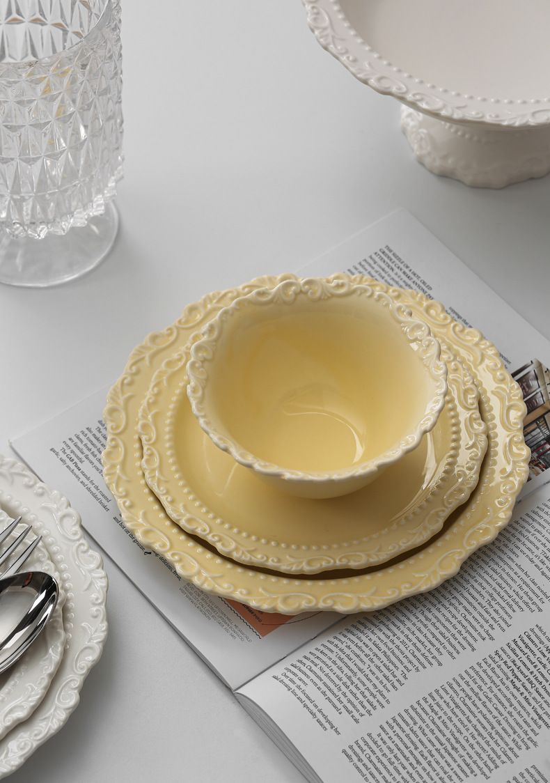 Juego de vajilla de cerámica con relieve Ins, plato llano de estilo retro, plato llano occidental, plato llano de cerámica color crema estilo palacio._voghion.com