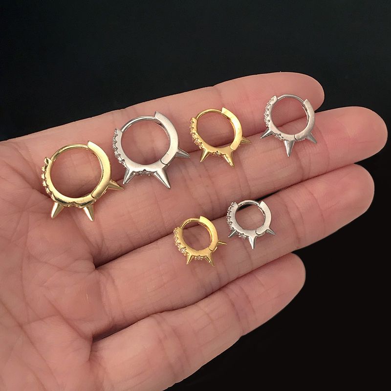 Orecchini rotondi unisex con rivetti punk popolari per le donne con orecchini piercing in zircone liscio_voghion.com