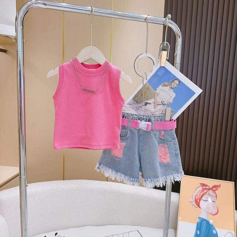 Sommer 2024 Neues und modisches rosa Tanktop für Kinder mit T-Gürtel und zerlumpten Shorts_voghion.com