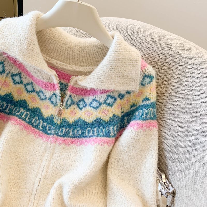 Cardigan in maglia Fair Isle – Carré ricamato a mano di ispirazione nordica e colletto in pelliccia sintetica (taglia unica, capo essenziale per l'inverno, con cerniera frontale)_voghion.com