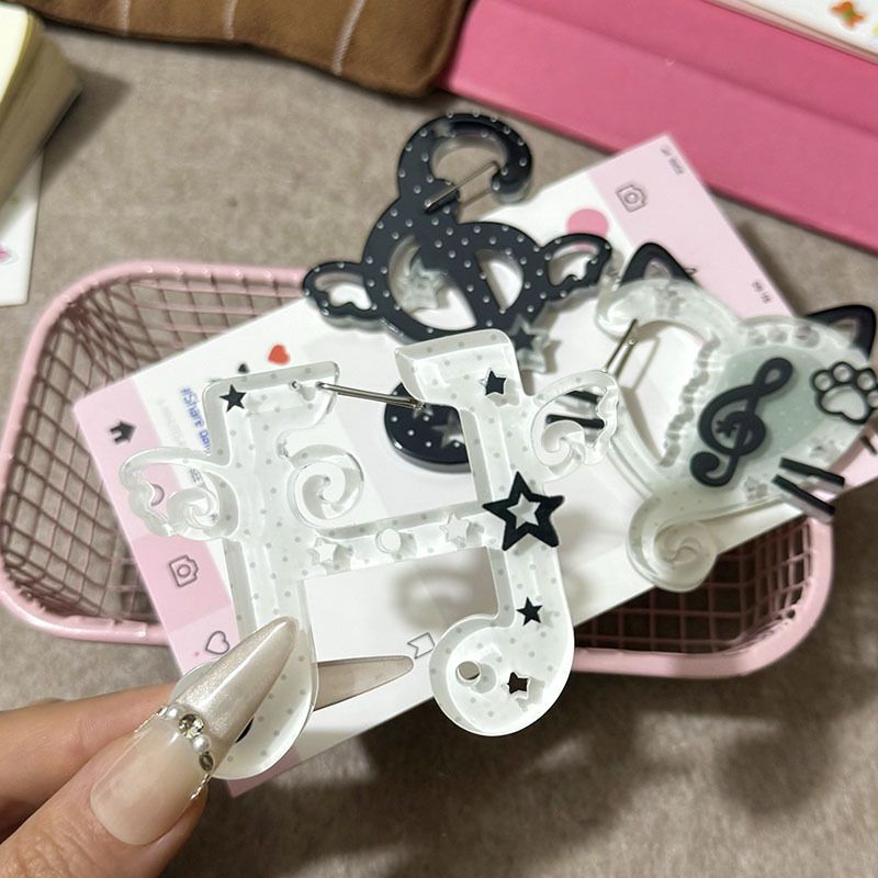 Multifunctional Keychain Cartoon Shape Alien Mountaineering Buckle_voghion.com