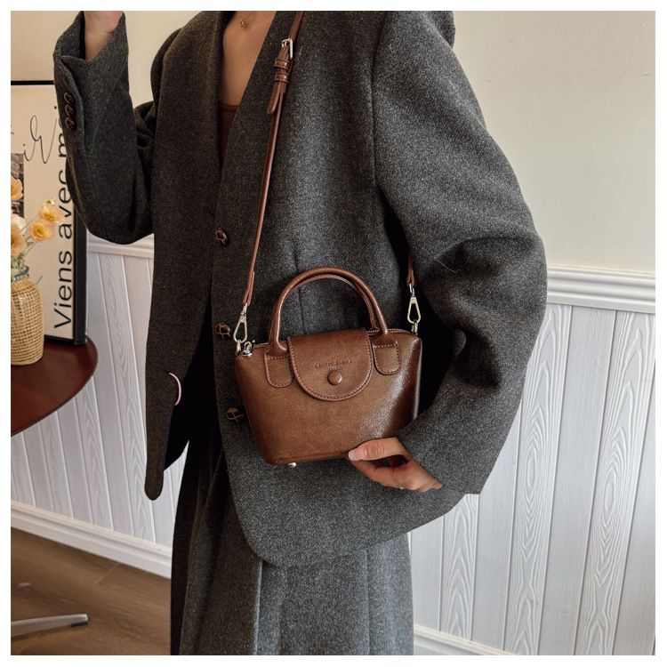 Hih end pleated texture handba for women 2024 niche desin draon bas Xian commutin crossbody versatile shoulder_voghion.com
