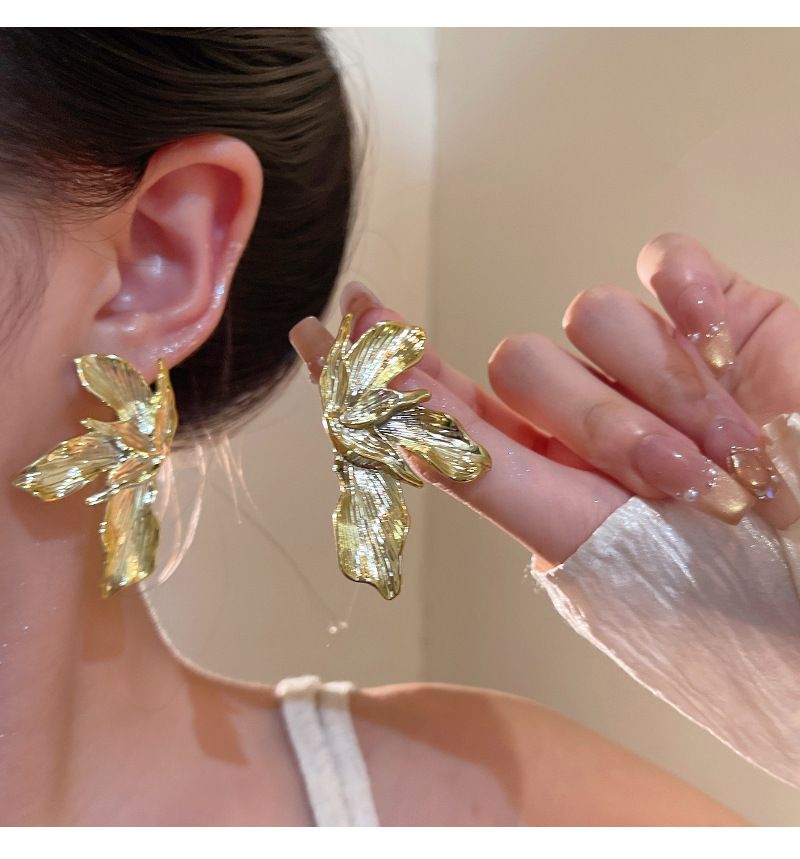 Niche High-End Leaf For Women, Light Luxury, Unique, Exaggerated 3D Petal Earrings_voghion.com