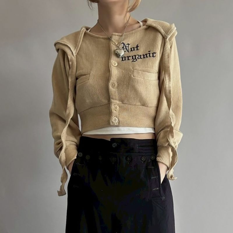 Cardigan con cappuccio retrò e ricamo di lettere – Maglione corto in maglia aderente con coulisse in vita (cappuccio oversize, elemento essenziale per lo streetwear)_voghion.com