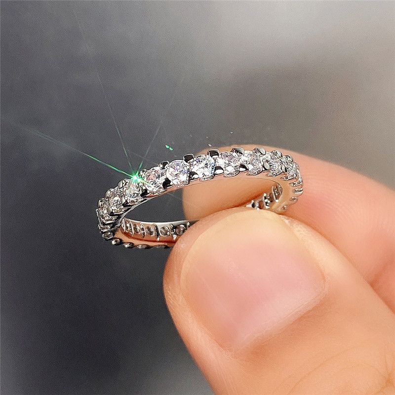 Vendas quentes Huitan Bling Promise Rings com CZ redondo delicado discreto anel de casamento para mulheres alta qualidade cor prata jóias da moda_voghion.com