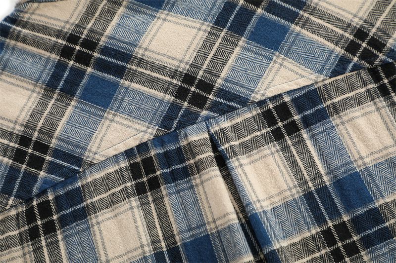 Herrenbekleidung, kontrastfarbenes Karo-Langarmhemd mit kontrastfarbenem Besatz, entspannte Passform, lässiges Streetwear-Hemd mit Knopfleiste im Used-Look für den Herbst_voghion.com