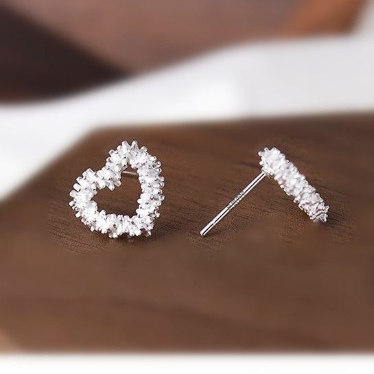 Full Diamond Hollow Heart Fashion Simple Super Shiny Ear Bone Stud Heart-shaped Earrings Niche Design_voghion.com