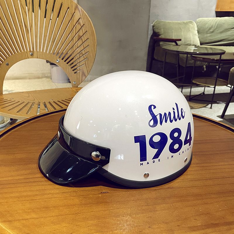 Casco retro al por mayor de fábrica 3C personalidad hombres y mujeres coche eléctrico medio casco cuatro estaciones universal verano protección solar casco_voghion.com