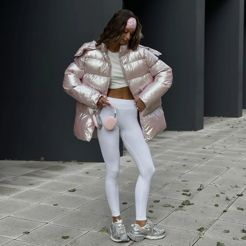 Lasergeschnittene Steppjacke für Damen mit abnehmbarer Kapuze – glänzendes Metallic-Finish | Oberbekleidung für Winter und Herbst (Pink/Silber/Schwarz, S/M/L)_voghion.com