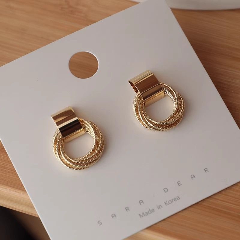 Orecchini da donna in stile europeo e americano orecchini personalizzati di design di fascia alta orecchini temperamento orecchini a cerchio retrò all'ingrosso_voghion.com