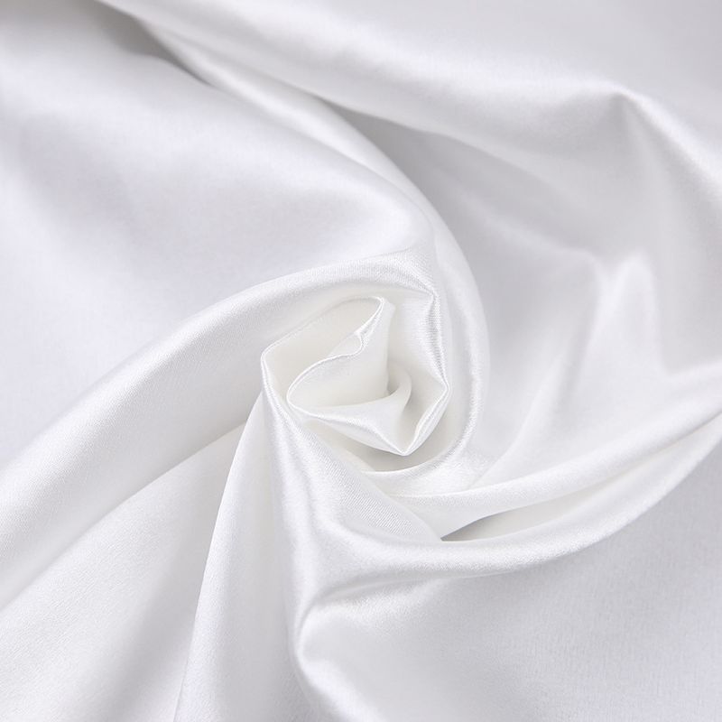 Weißes, leichtes, luxuriöses und bequemes Langarm-Nachthemd aus Satin mit Federn, modisch, exklusiv für Damen zu Hause_voghion.com