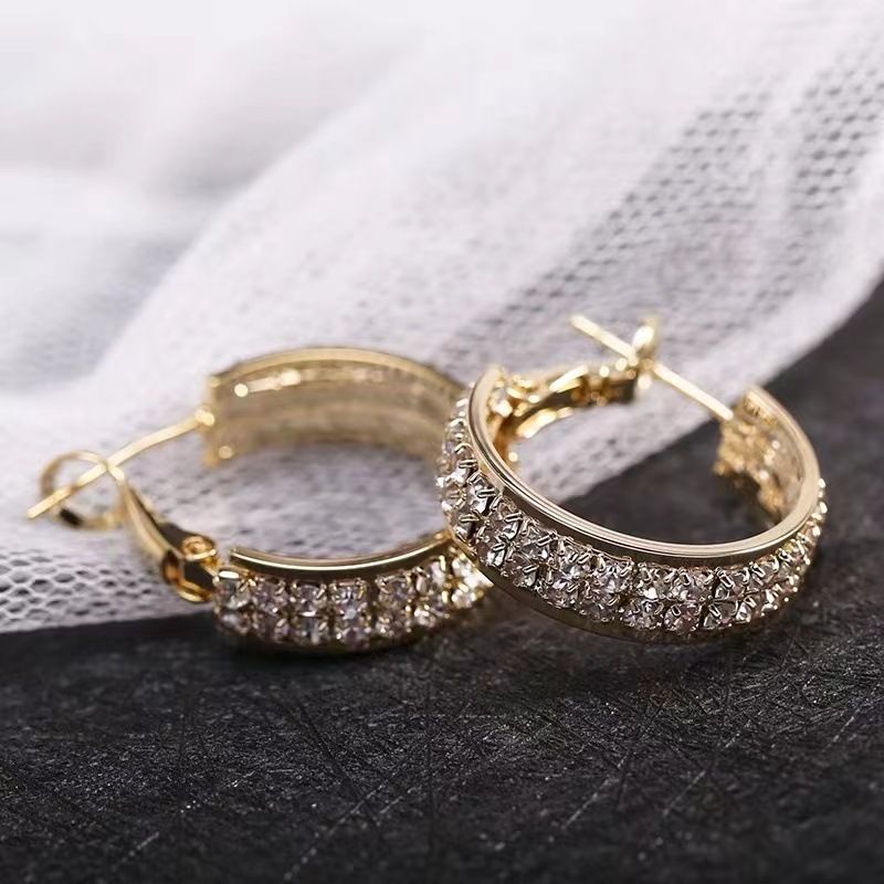Orecchini a cerchio versatili di alta qualità con micro pavé di diamanti, eleganti e alla moda, per donna_voghion.com