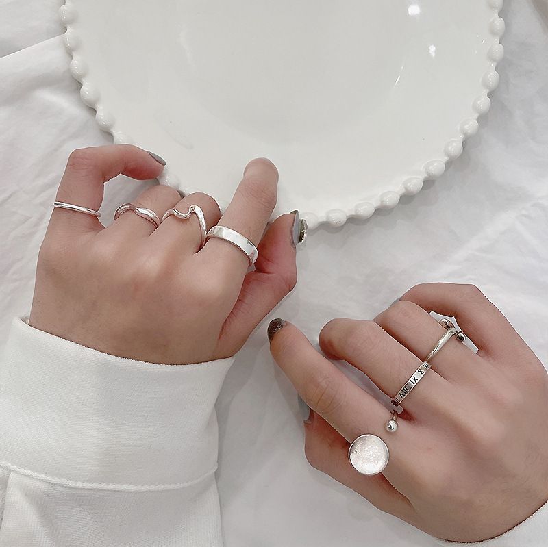 2023 Nuovo anello semplice Anello in argento non sbiadisce, gioielli in stile piccola folla Anello in argento puro semplice e avanzato per le donne_voghion.com