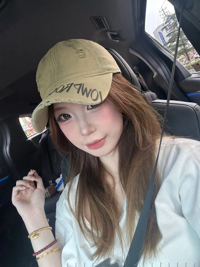 Neue Stil Coole Mode Duckbill Cap Männer Und Frauen Hut Krempe Brief Gebürstet Loch Pendeln Einfache Persönlichkeit Sommer Baseball Cap_voghion.com