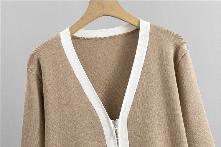 Set di tre pantaloni a gamba larga con cardigan lavorato a maglia sottile da donna_voghion.com
