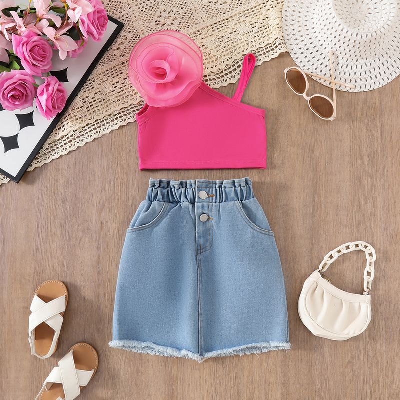 Pantaloncini estivi in denim TNT monospalla con fiori tridimensionali, per mamme e bambine, eleganti e adatti per bambini piccoli._voghion.com