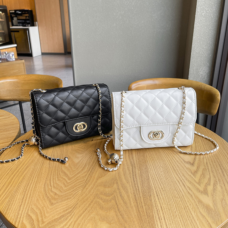 2023 New Women's Fragrant Wind Lingge Golden Ball Chain Crossbody Versatile Small Square Bag One Shoulder_voghion.com