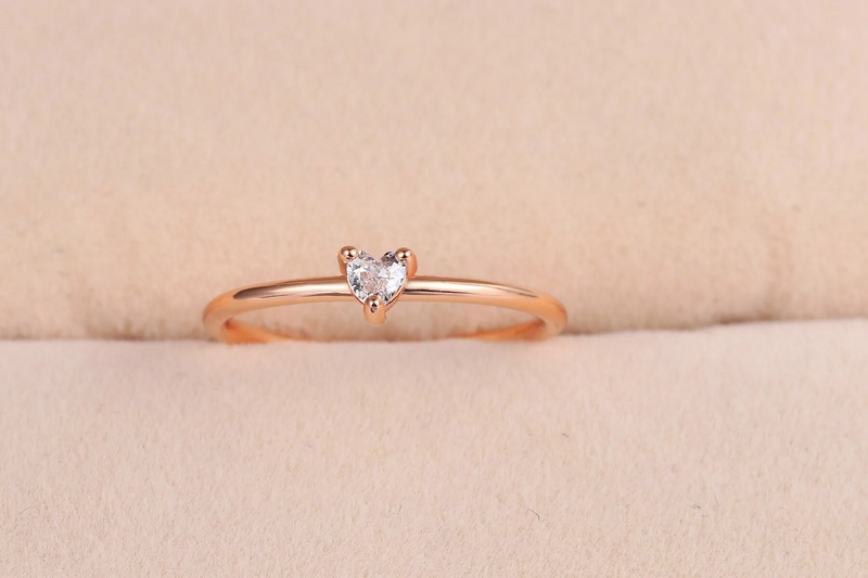 Anelli pronti in magazzino per le donne Anello di fidanzamento con piccolo cuore a forma di oro color matrimonio Gioielli di moda romantica Zircone_voghion.com
