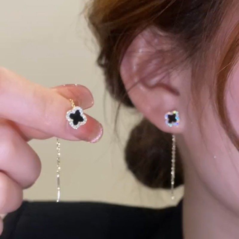 Orecchini a forma di trifoglio nero con micro intarsi, eleganti, lussuosi, alla moda, versatili e trasmessi in diretta_voghion.com