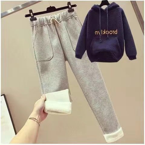 Gezellige damesoutfitset met fleecevoering - oversized hoodie en wijde wollen broek, Koreaans wintercasual pak, geborduurd letterontwerp,_voghion.com