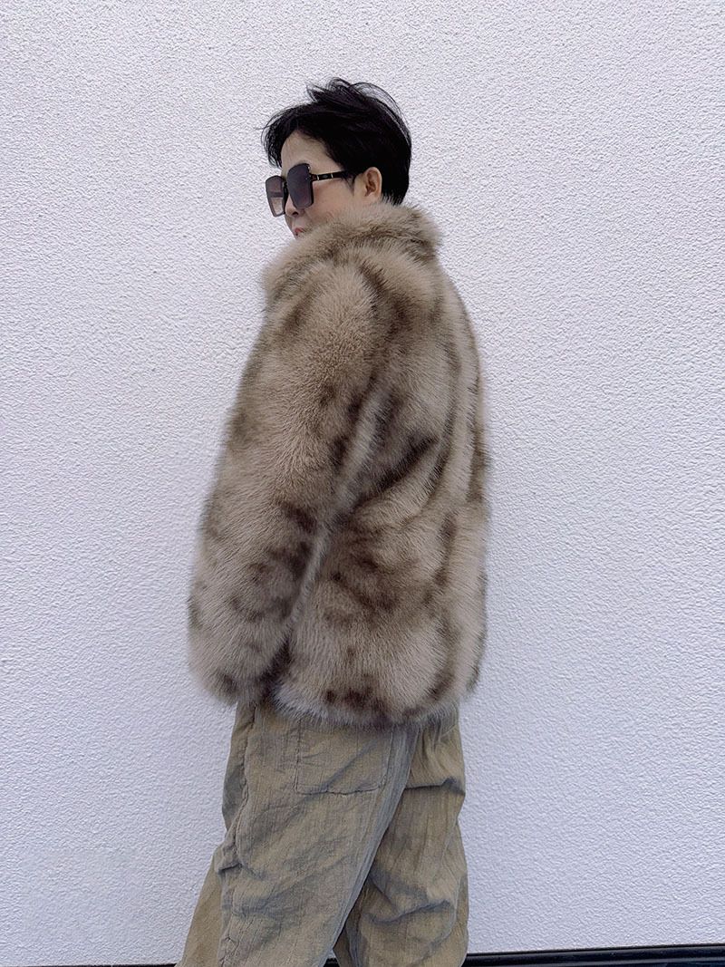 Damenmantel aus Kunstfuchspelz – Warme lange Pufferjacke für den Winter (Blaufuchs, Weiß/Cremegrau, S-L)_voghion.com