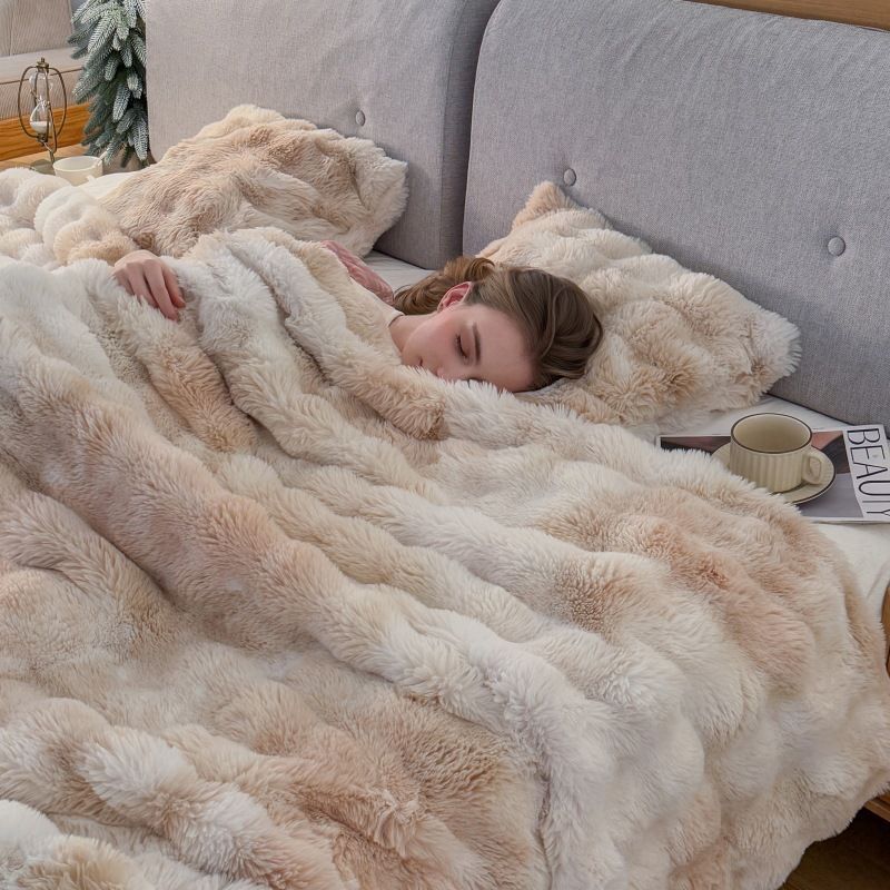 Manta de sofá/escrivaninha dupla face em fleece texturizado com estampa tie-dye de coelho._voghion.com