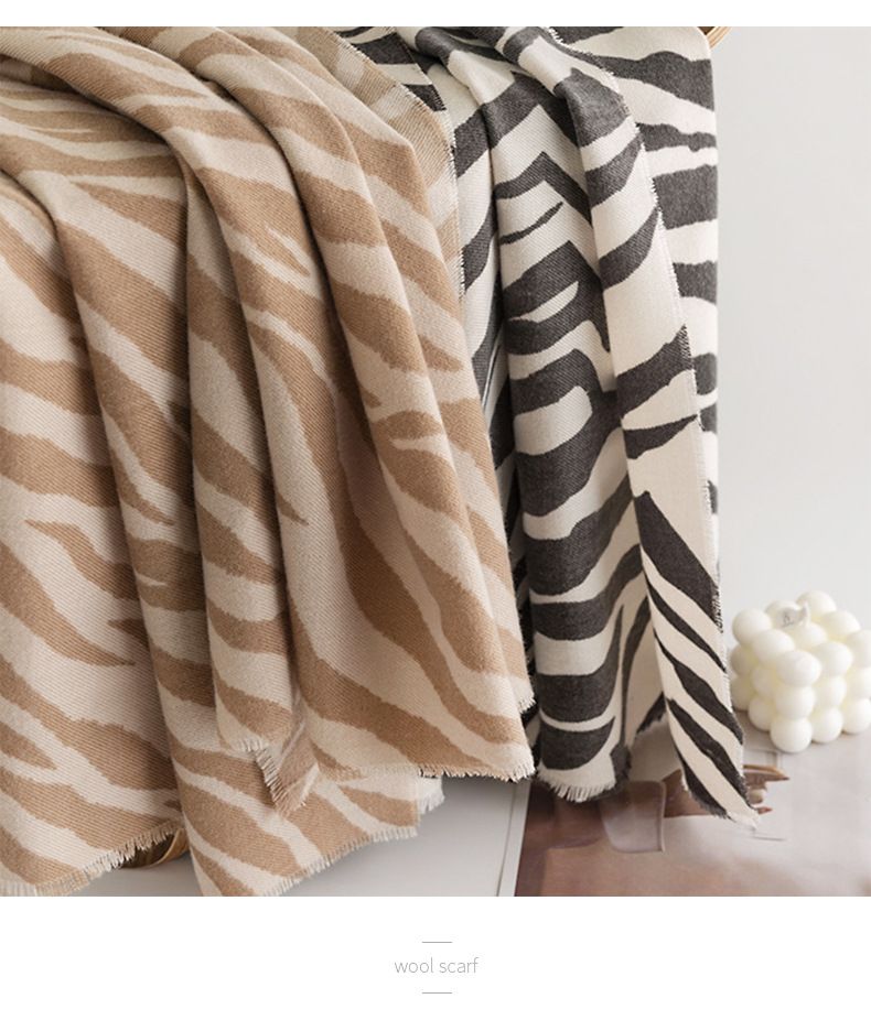 Sciarpa calda da donna in cashmere semplice, versatile, con motivo zebrato spesso autunnale e invernale alla moda_voghion.com