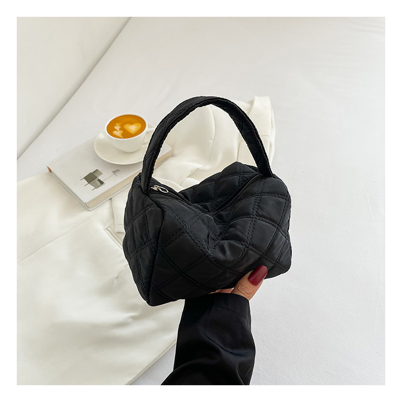 Mini Kleine Tasche für Frauen 2024 Neue Mode Lingge Bestickte Faden Kissen Tasche Einzelne Schulter Handheld Mädchen Make-Up Tasche_voghion.com