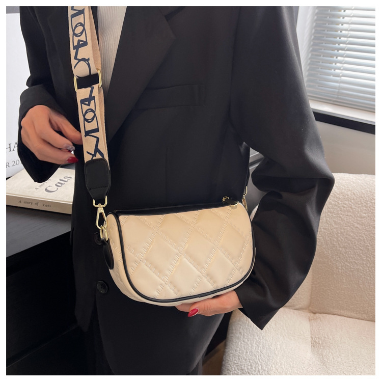 Damentaschen Neu 2023 Frischer Stickgarn-Trend Damentaschen Aolid-Farbdiamanttasche Damen breiter Schultergurt Nischensatteltasche_voghion.com