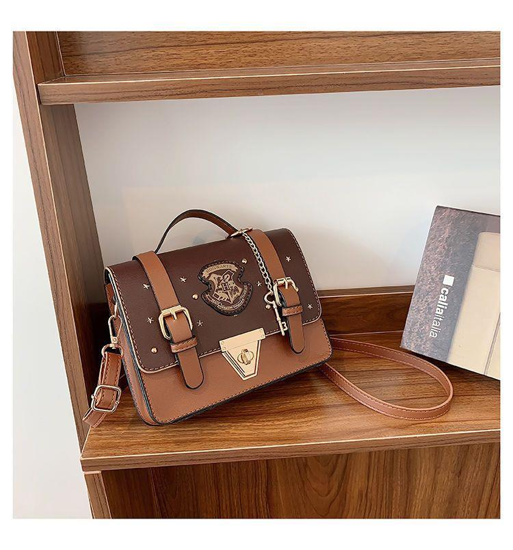 Borsa a tracolla a mano della Scuola di Magia e Stregoneria di Hogwarts dello stesso stile Borsa Cambridge Borsa a tracolla in stile britannico_voghion.com