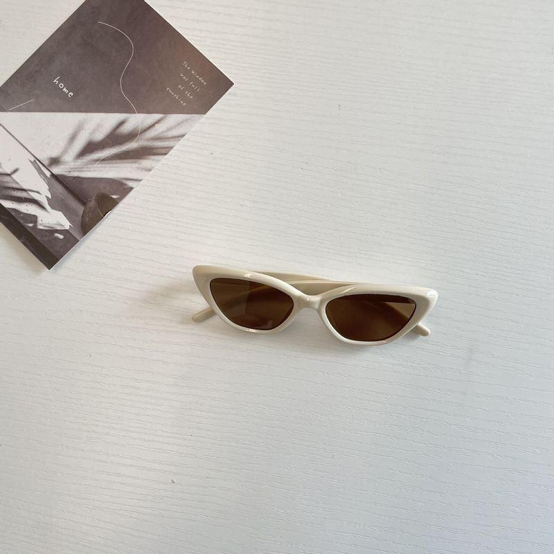 Børns drenge piger, forår 2024 trendy og cool, cat eye solbriller til babyer, parasol trend_voghion.com
