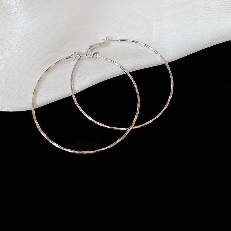 Orecchini a cerchio lisci in argento, versatili, unici, leggeri, di lusso, di alta qualità, semplici, per le donne_voghion.com