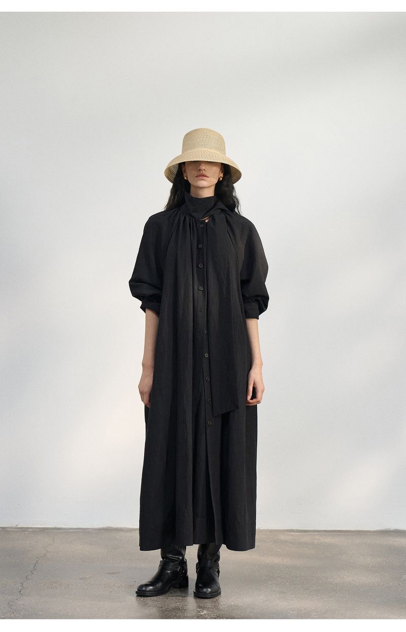 Manteau long trench-coat volume à col papillon en Tencel, collection femme COLNE New Commuting Design Sense C5101_voghion.com