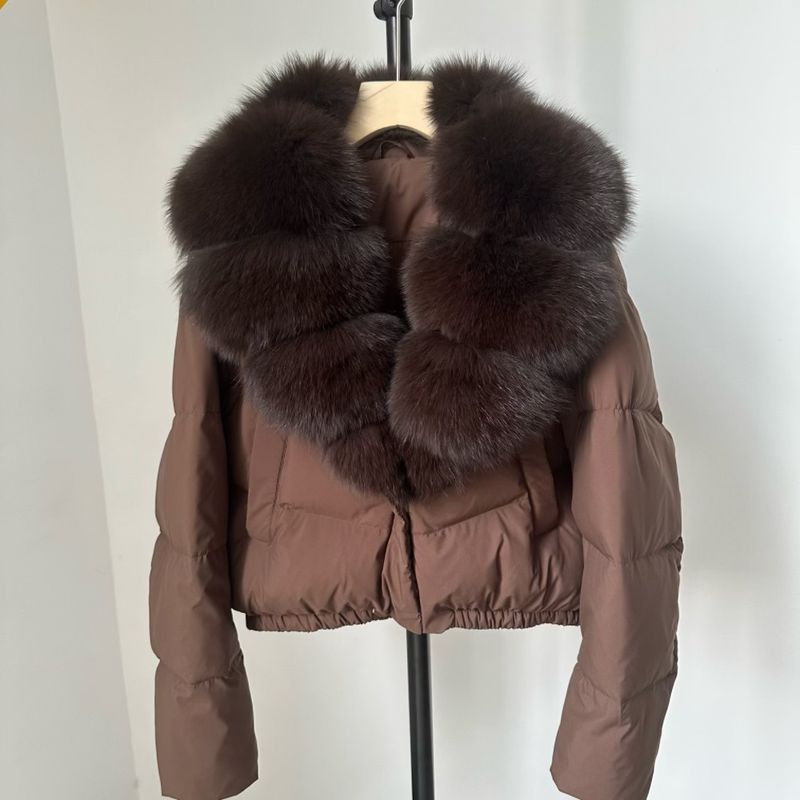 Piumino corto da donna con collo oversize in pelliccia di volpe - Cappotto invernale alla moda con piumino d'anatra bianca, pelliccia staccabile, vestibilità ampia, vari colori_voghion.com