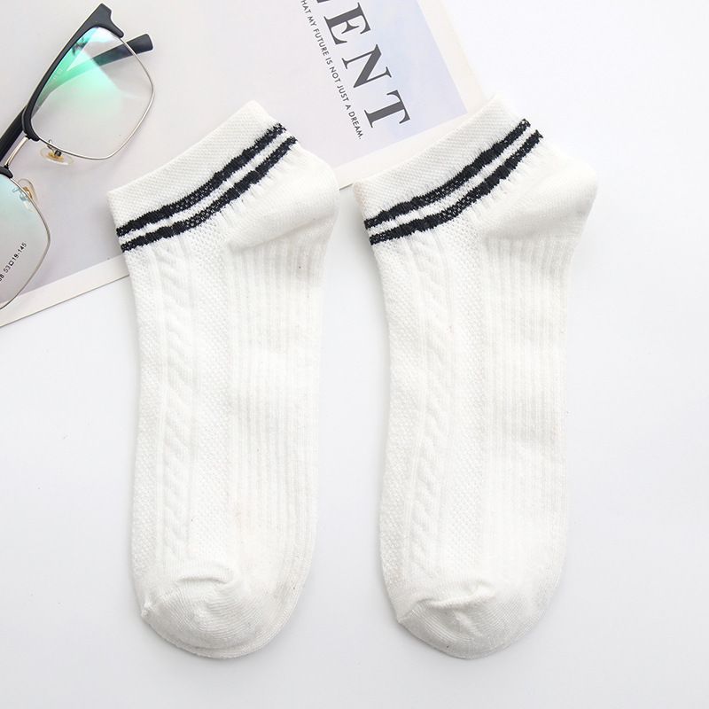 2024 Herbstsaison Mittlere Dicke Koreanische Version Boot Flache Studentensocken Vielseitige niedrig geschnittene Herrensocken_voghion.com
