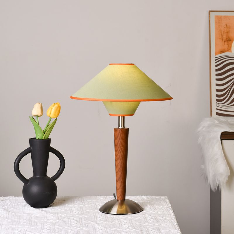Decoração de quarto de alta qualidade vintage dos anos 1960, mesa de estudo estilo americano, madeira maciça, luminária de cabeceira com atmosfera simples_voghion.com
