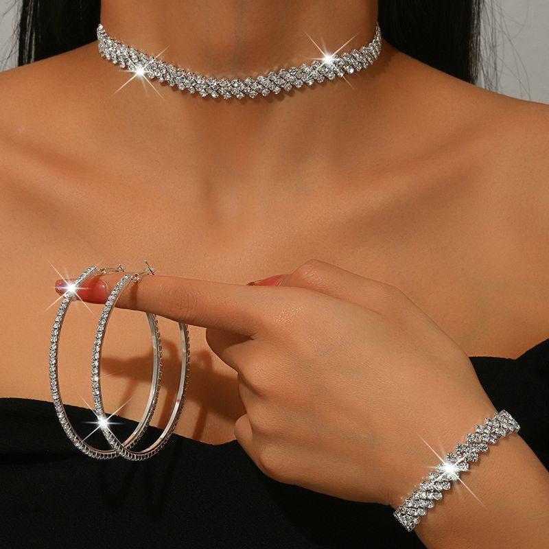 Set di gioielli da donna, collana, collana versatile alla moda e alla moda, dolce girocollo, collana con diamanti, orecchini e bracciale._voghion.com