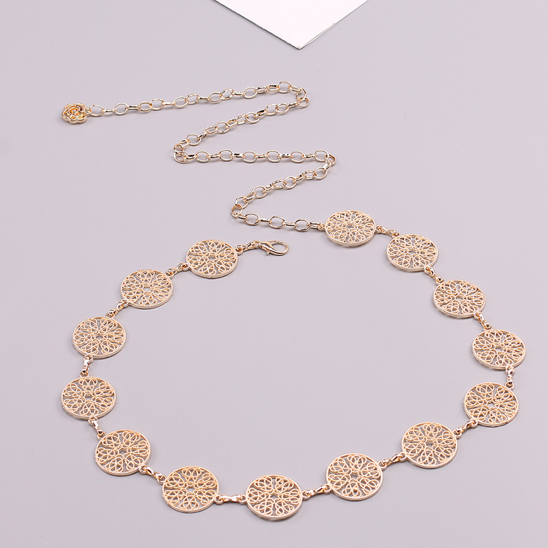 Cintura con catena in vita con decorazione circolare in metallo scavato, accessori moda donna_voghion.com