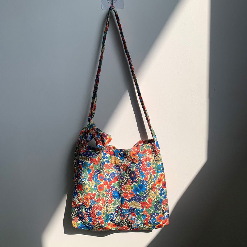 55 stili di borse a tracolla per ragazze, in tela con stampa leopardata, primavera ed estate, con motivo floreale e margherite_voghion.com