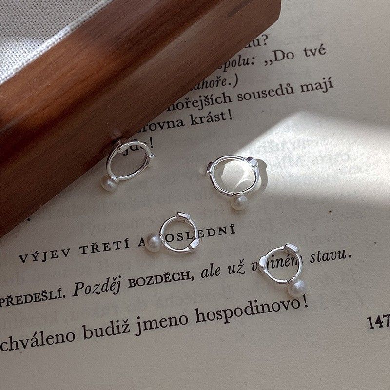 Orecchini pendenti in argento puro con perle d'acqua dolce naturali - Mini design squisito e dolce con polsini impilabili e clip per orecchie non forate per donna_voghion.com
