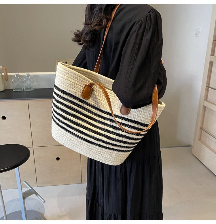 Trendy Tek Omuzlu Çim 2024 Yeni Kadın Büyük Kapasiteli Dokuma Tote Tatil Elde Taşınabilir Plaj Çantası_voghion.com