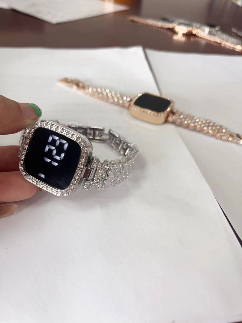 Quadratische kleine duftende Wind Diamant Led Uhr Legierung Strap Touch Damenuhr Mode_voghion.com
