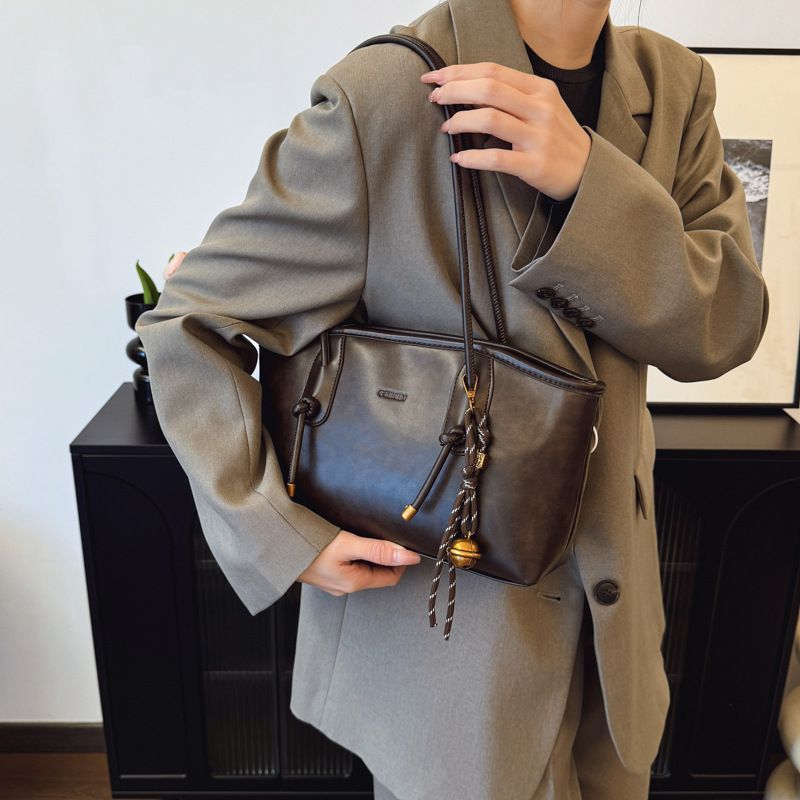 Hochwertige Textur Große Kapazität Für Frauen 2024 Neue Herbst Winter Pendler Schulter Handheld Einkaufstasche_voghion.com