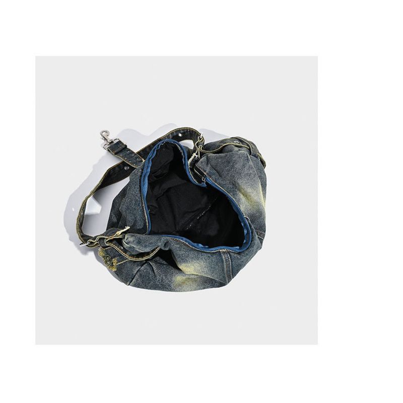 Large Capacity Washed Denim Rivets American Fashion Lined Shoulder Commuter Crossbody Bag_voghion.com