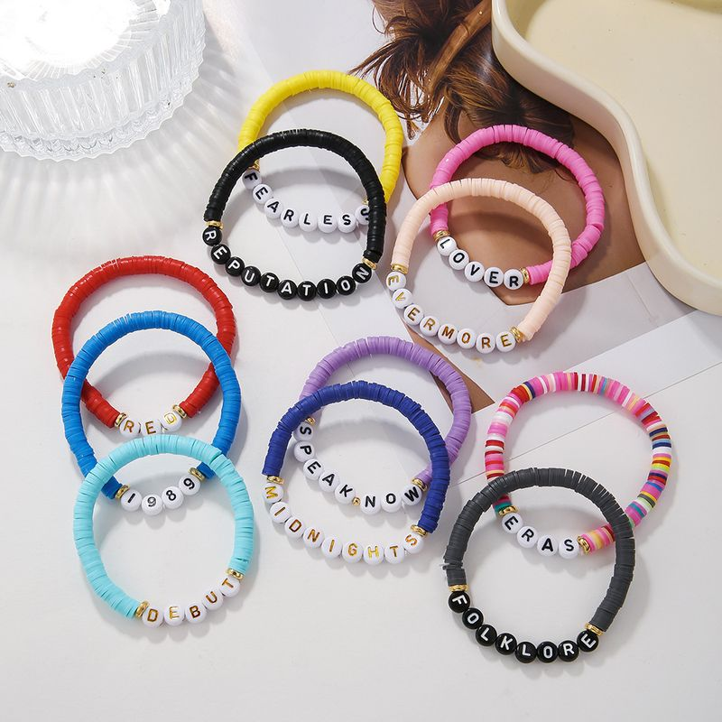 Taylor Swift Fans Kleur Zacht Aardewerk Hand String Engelse Naam Armband 11 Stuks Set_voghion.com
