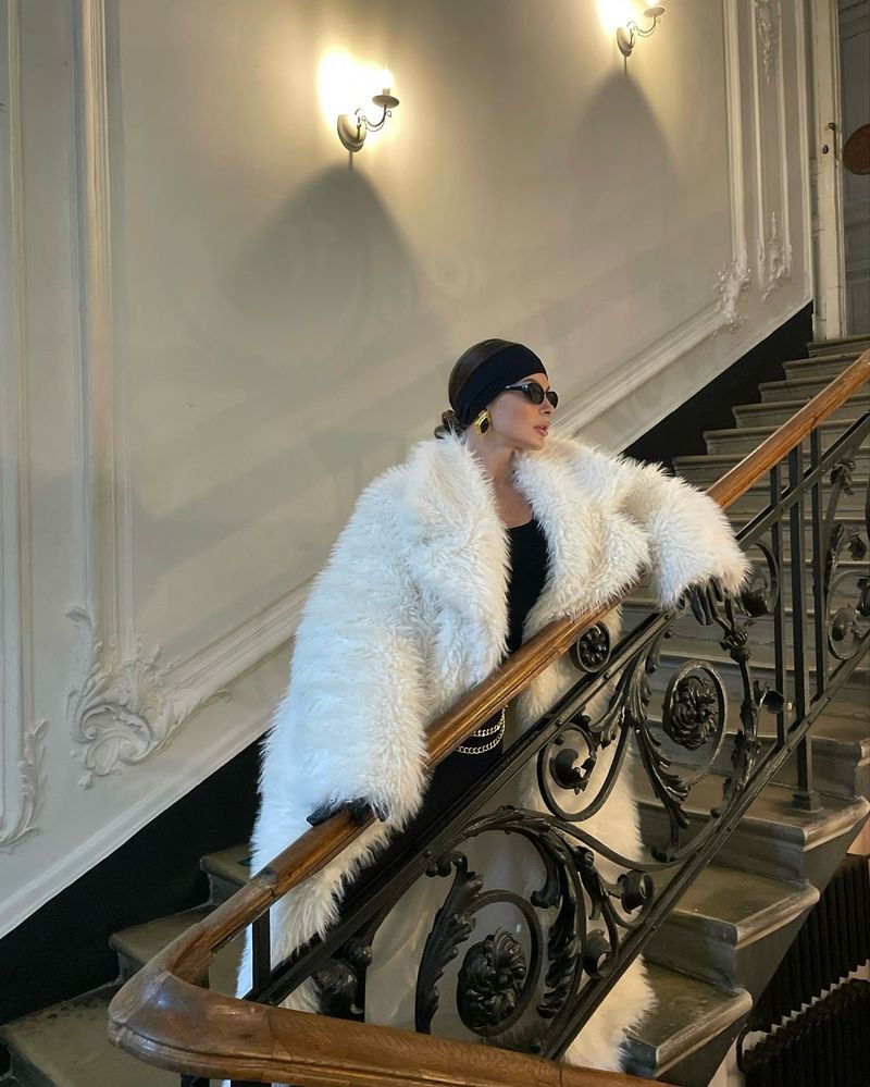Abrigo largo de piel sintética para mujer, chaqueta con capucha elegante y cálida de invierno hasta la rodilla (crema, marrón, burdeos, gris, negro)_voghion.com