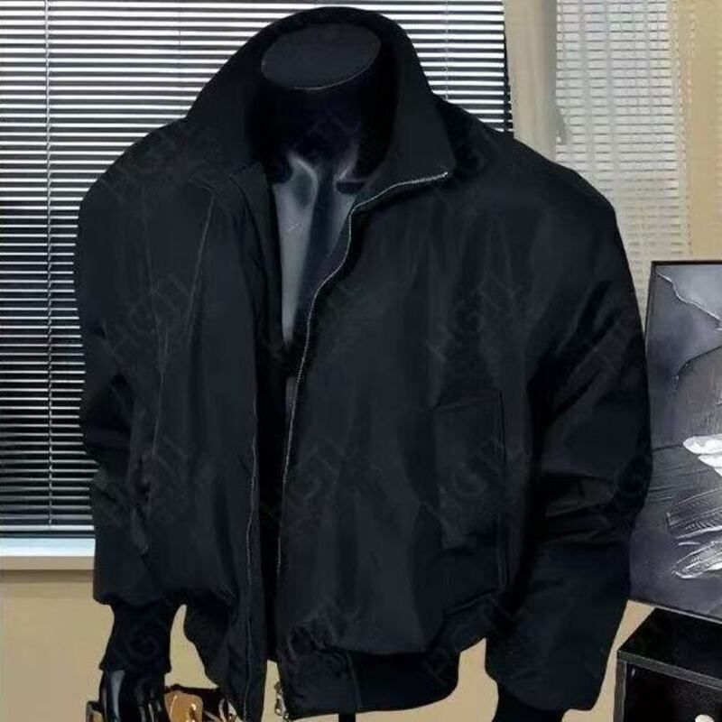 Giacca da baseball da uomo modello corto MA1 blu navy, modello maschile, con colletto rialzato in stile americano, silhouette di alta qualità_voghion.com