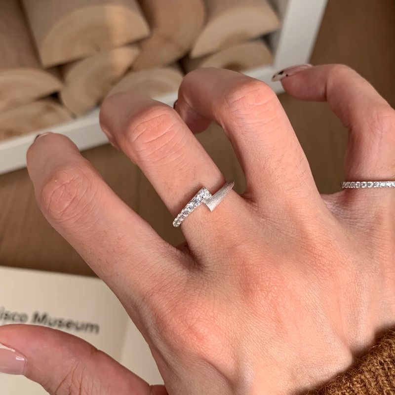 Leichter luxuriöser, glänzender Modering für Frauen, stilvolles Design, Diamantmuster-Indx-Fingerring, Geschenk, altes Geld_voghion.com